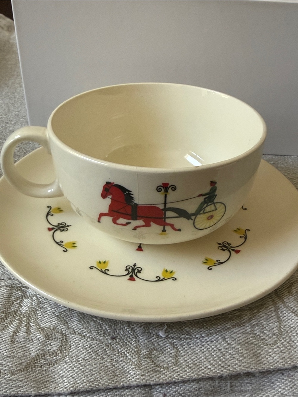 Mid century Crooksville Trotter pattern tea cup & saucer set for display - Picture 10 of 10